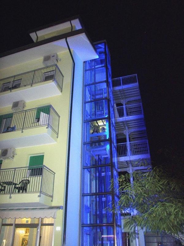 Hotel Da Giovanna Lignano Sabbiadoro Bagian luar foto