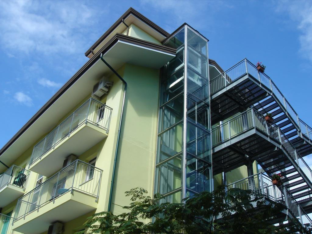 Hotel Da Giovanna Lignano Sabbiadoro Bagian luar foto